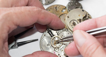 郑州卡地亚手表售后维修电话地址